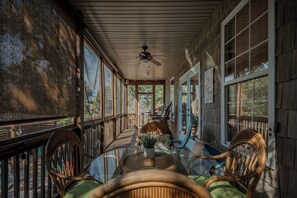 Outdoor dining - Woodlands Wonder: Cute Oak Island Cottage with Private Pool Welcomes Nightly Res (Oak Island)