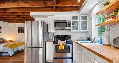 Tiny House in Alameda/Alberta Arts ~ Dog Friendly