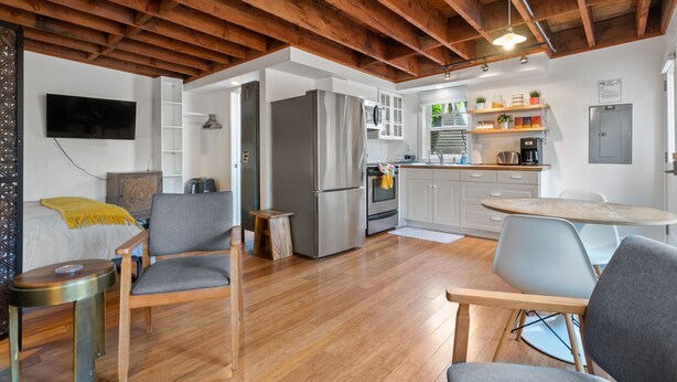 A compact living space with a kitchen, dining area, and a small seating area. - Tiny House in Alameda/Alberta Arts ~ Dog Friendly (Portland)