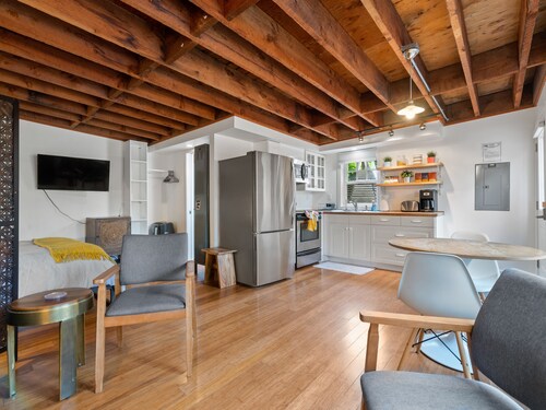 Tiny House in Alameda/Alberta Arts ~ Dog Friendly