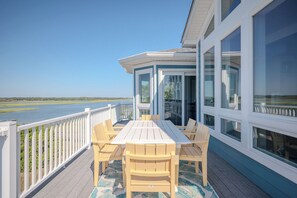 Outdoor dining - Pier Pleasure: Executive Style Home with Ocean and Intracoastal Views, Dock, Fis (Oak Island)