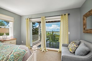 4 bedrooms, iron/ironing board, WiFi, bed sheets - Pier Pleasure: Executive Style Home with Ocean and Intracoastal Views, Dock, Fis (Oak Island)