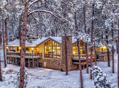 Apache Pines Estate: 'The greatest escape ever!' w/ Hot Tub & Pet Friendly.