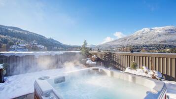 Tina de hidromasaje al aire libre