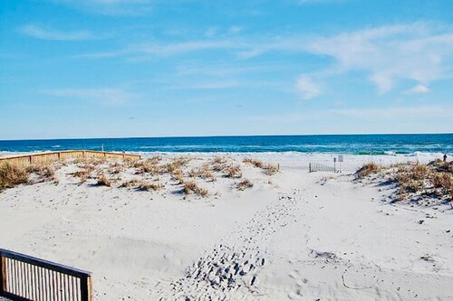 End Unit! Walk out the door & directly onto beach! SNOWBIRD FRIENDLY!