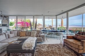 智能电视、壁炉