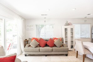 Smart TV - Tranquil Private North San Diego Cottage/Guest 1 House (Poway)