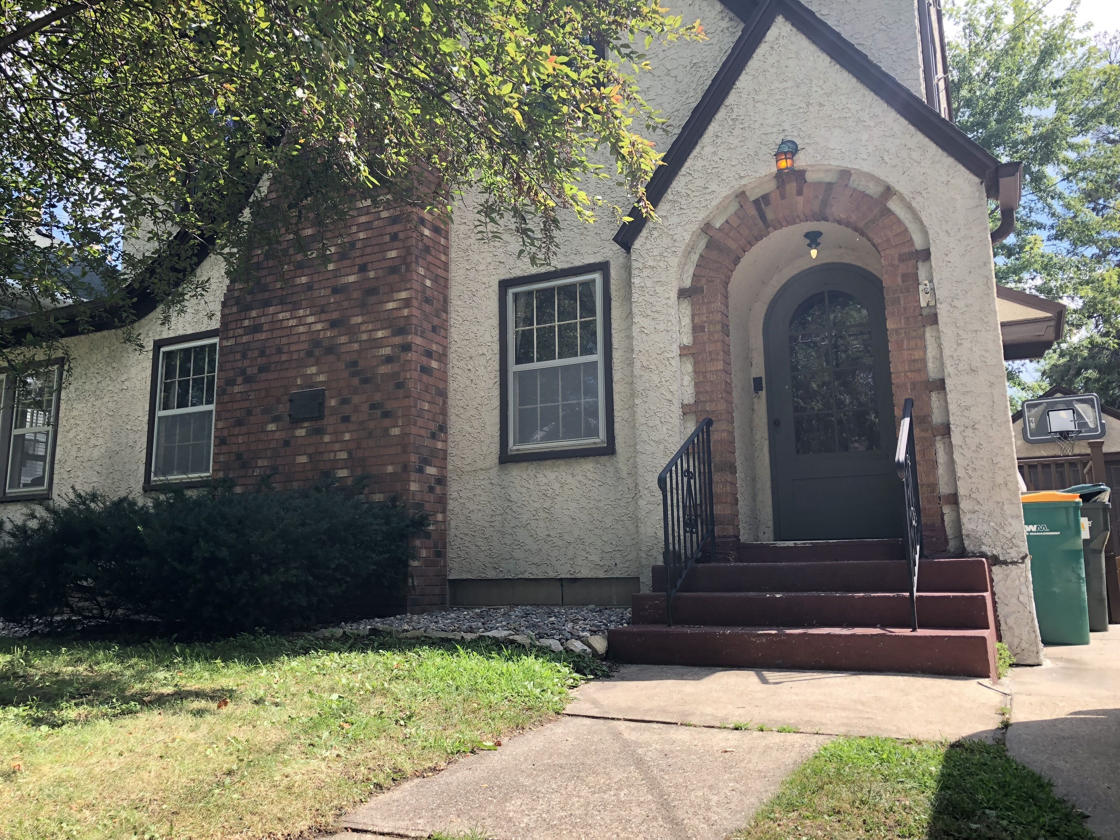 Charming Tudor Home 3 Blocks From Mayo Clinic!