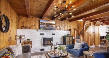 Whispering Pine Boho, AC, Dog Friendly, In Village