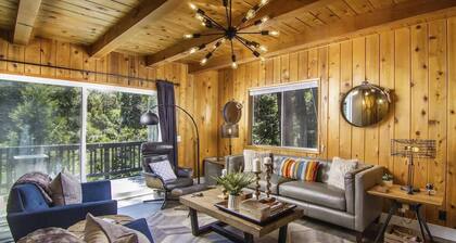 Whispering Pine Boho, AC, Dog Friendly, In Village