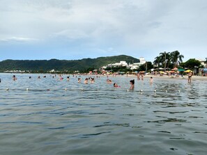 Beach nearby, sun-loungers, beach towels