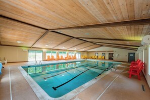 Pool - Wooded Escape w/ Hot Tub, Fire Pit & Dock (Oakland)