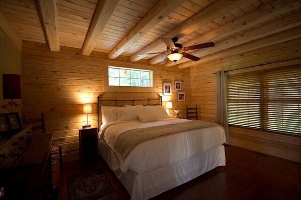 2 habitaciones, escritorio, tabla de planchar con plancha y wifi gratis 