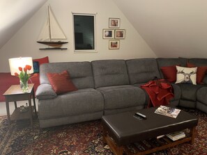 Televisión y chimenea 