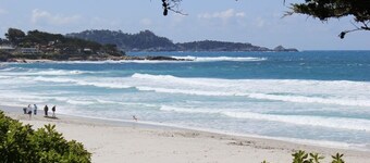 'Carmel Tranquility' 2 Beaches 6 and 9mins walk from a bright & airy beach home