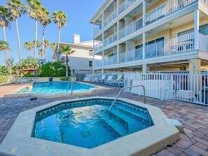 Et oppvarmet basseng