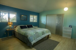 11 Schlafzimmer, Bügeleisen/Bügelbrett, Reisekinderbett