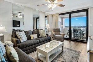 Smart TV - OPEN CONCEPT FLOOR PLAN, LARGER THAN A STANDARD 1 BEDROOM! 1 FREE BEACH CHAIR SE (Destin)