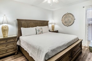 1 bedroom, iron/ironing board, free WiFi, bed sheets - OPEN CONCEPT FLOOR PLAN, LARGER THAN A STANDARD 1 BEDROOM! 1 FREE BEACH CHAIR SE (Destin)