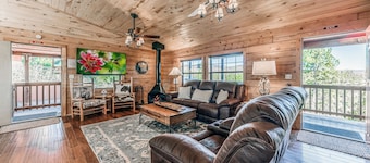 Cabine sur la montagne: 'Faune abondante' avec vue magnifique. Avec bain à remous. Animaux acceptés