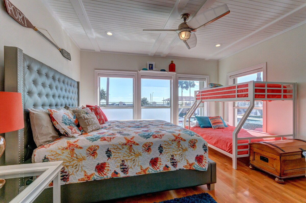 Photo 33 of UNBELIEVABLE GULF VIEWS ,STEPS TO THE SAND...PERFECT VACATION HOME !!