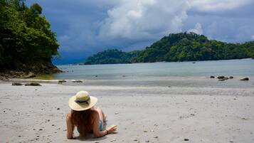 Beach nearby, sun loungers, beach towels