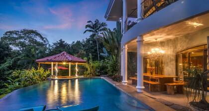 ¡MAJESTUOSO! Urbanización cerrada, finca de 7 acres, 160º con vista al mar. BARDA PARA NADAR, COCINERO, CONSERJERO