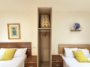 2 slaapkamers, een strijkplank/strijkijzer, gratis wifi, beddengoed