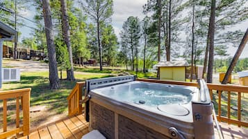 Bañera de hidromasaje al aire libre