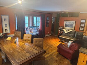 Interior - Charming little home near downtown Anchorage (Anchorage)