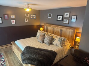 Room - Charming little home near downtown Anchorage (Anchorage)