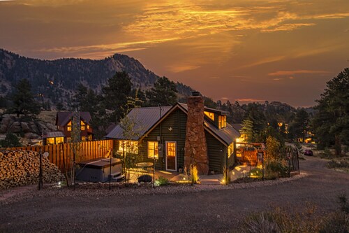 Original Rocky Mountain National Park Cabin W/Modern Updates &360 Mountain Views