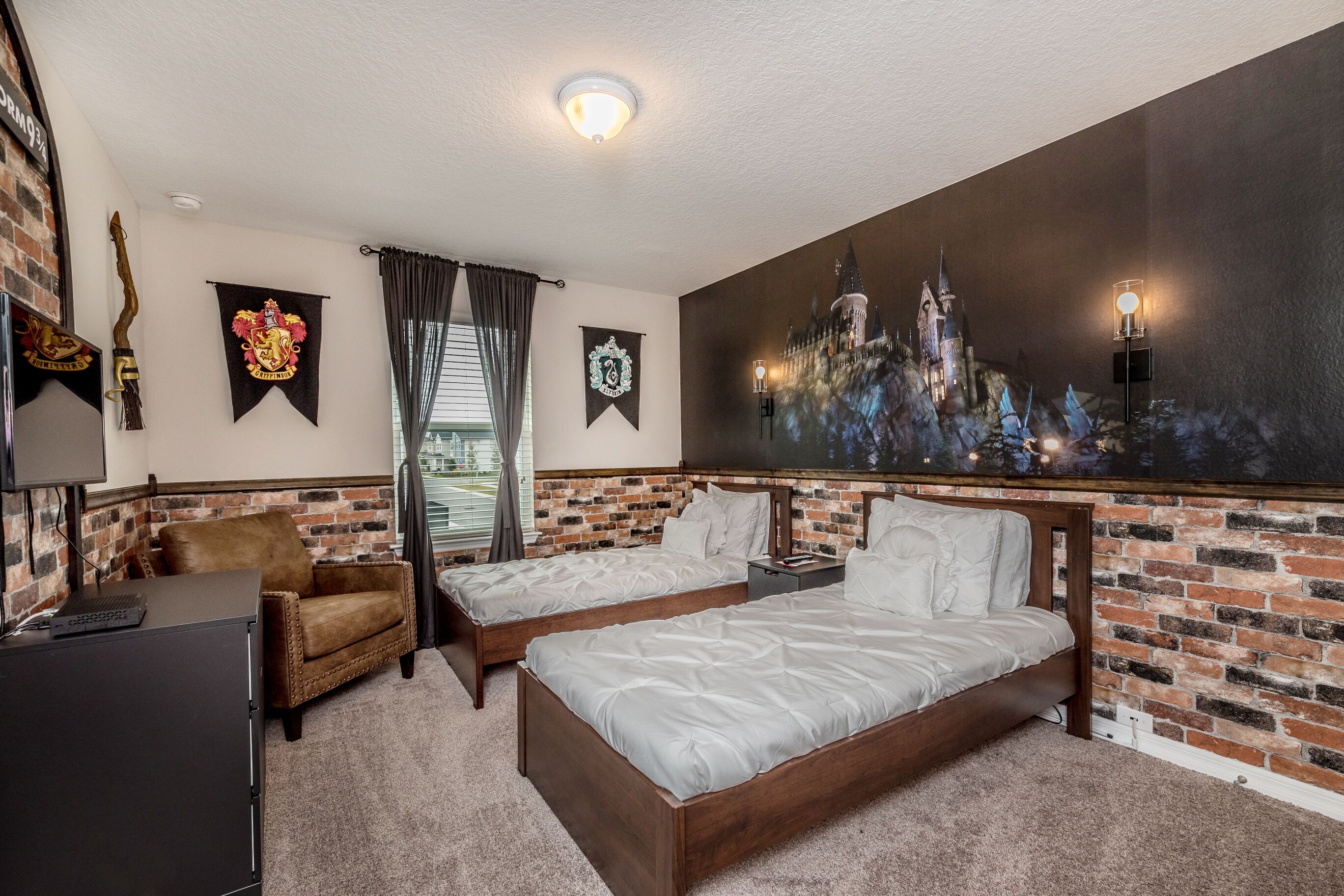 5 室のベッドルーム、デスク、アイロン / アイロン台、旅行用ベビーベッド