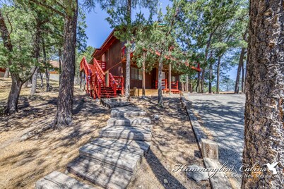 Lazy Moose Lodge: 'Perfect place to spend lazy dayz!' Pet Friendly.