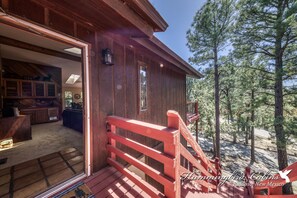 Interior - Lazy Moose Lodge: 'Perfect place to spend lazy dayz!' Pet Friendly. (Ruidoso)