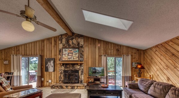 Smart TV, fireplace, DVD player