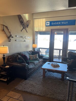 Smart TV, fireplace, books - Walk to the slopes! 1 mile from downtown. Feb 17-20 still open!  (Park City)
