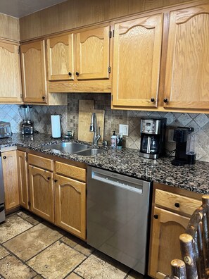 Fridge, microwave, oven, stovetop - Walk to the slopes! 1 mile from downtown. Feb 17-20 still open!  (Park City)