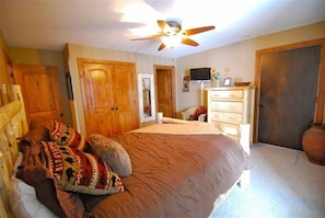 5 bedrooms, iron/ironing board, WiFi, bed sheets