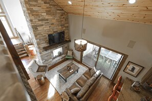 Smart TV, fireplace, DVD player, stereo