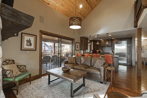 Smart TV, fireplace, DVD player, stereo