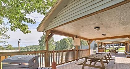 Romantic getaway with a view; close to SDC and the Branson Strip