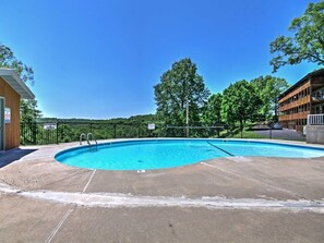 Outdoor pool - Romantic getaway with a view; close to SDC and the Branson Strip (Branson West)