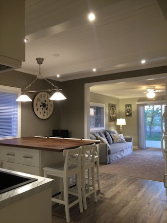 Interior. Family cottage 15 mins from Waterton, AB! Perfect Winter Getaway