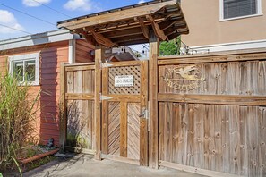 تفاصيل الفندق من الخارج