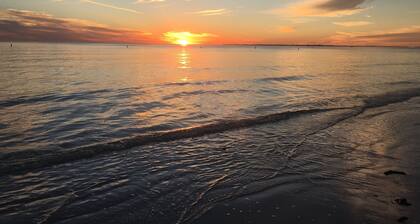 VENTA DE OTOÑO - CASA DE INVITADOS / PLAYA - 250 FT DE LA PLAYA - DUERMEN 6 - ¡VINO GRATIS!