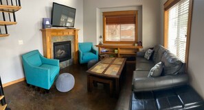 TV, fireplace, DVD player, books