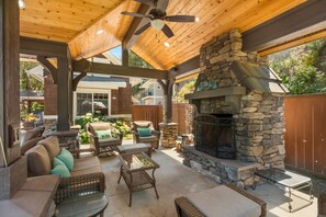 Terrace/patio - Waterfront Luxury Tiny Home w/ private dock on Deer Lake (Loon Lake)