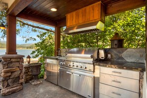 Property grounds - Waterfront Luxury Tiny Home w/ private dock on Deer Lake (Loon Lake)