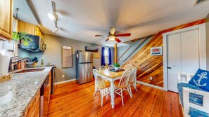 Microwave, oven, dishwasher, coffee/tea maker - The Cabin at 114 Main Street (Augusta)